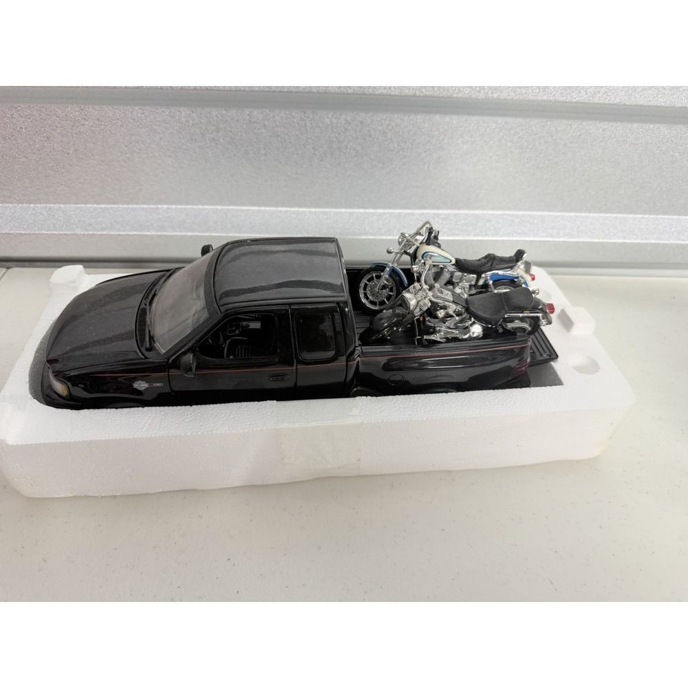 Maisto 1:18 Ford F-150 Black Harley-Davidson Pickup Truck W/ 2 Motorcycles Box